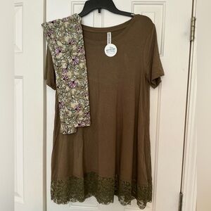 New Outfit - Zenana Signature Med Tunic & Lularoe OS Floral Leggings